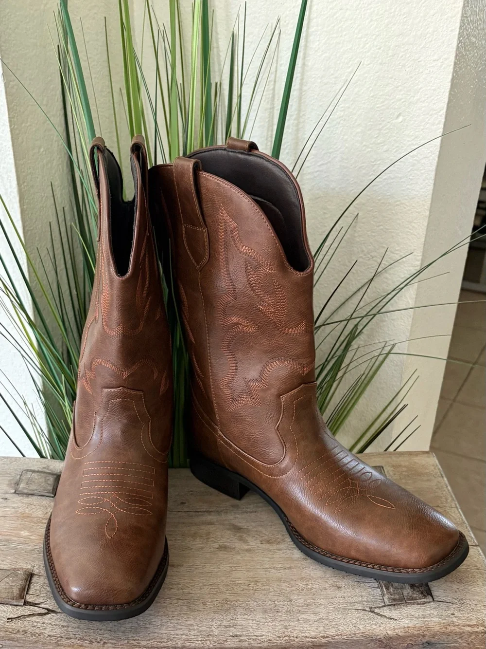 Brown Western Cowboy Boots - Classic Stitch Detailing